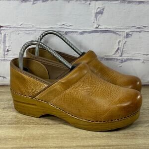 Dansko Professional Honey Distressed Leather Clogs EU 39 US 8.5-9 Wide Slip On